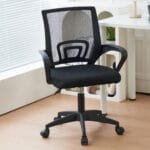 כיסא תלמיד בצבע שחור מבית סטפ אפ עם מנגנון נידנוד וכיוונון גובה