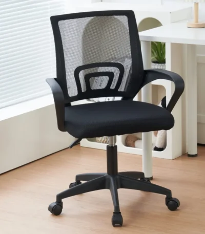 כיסא תלמיד בצבע שחור מבית סטפ אפ עם מנגנון נידנוד וכיוונון גובה