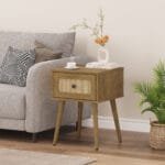 שידת לילה לצד המיטה בגימור ראטן דגם 3076