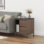 שידת לילה יוקרתית לצד המיטה בצבע אגוז בשילוב שחור דגם 3077