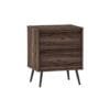 שידת לילה דגם 3071 בצבע אגוז מבית Step Up – עשויה MDF איכותי, שתי מגירות ורגלי מתכת יציבות. שילוב של עיצוב חמים, איכות ונוחות לחדר השינה.