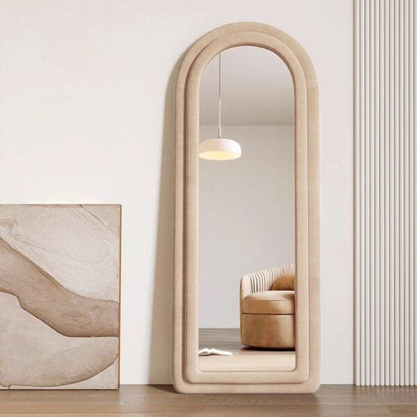 מראת גוף חצי אובלית מרופדת בבד קטיפה בצבע קרם דגם 9002