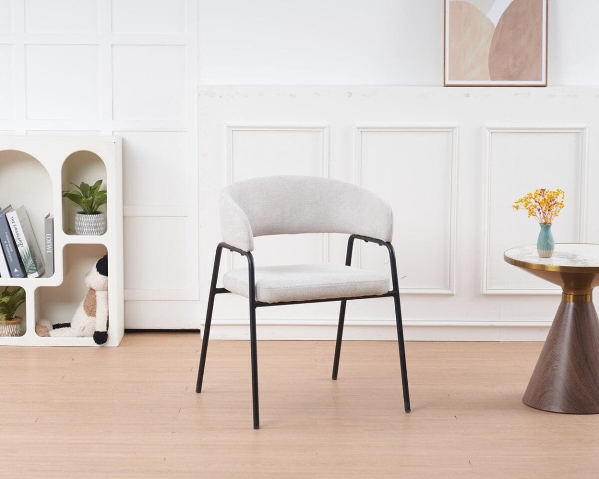 ⁦כיסא מרופד לפינת אוכל דגם 6132 בצבע קרם⁩ – תמונה ⁦3⁩