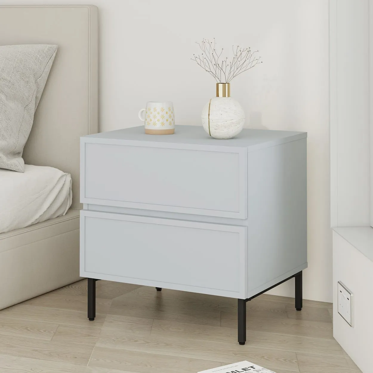 10 שידת לילה מעוצבת לצד המיטה בצבע אפור דגם 3288 – תמונה 1