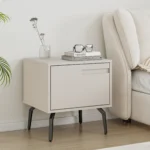 שידת לילה מעוצבת לצד המיטה בצבע שמנת דגם 3289