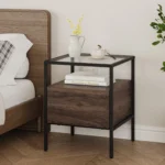 שידת לילה מעוצבת לצד המיטה בצבע אגוז בשילוב זכוכית דגם 3284