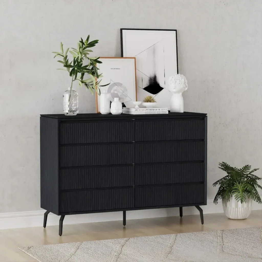 שידת אחסון 8 מגירות דגם 5052 בצבע שחור בחדר שינה עם כלי נוי על המשטח