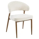 כיסא מרופד לפינת אוכל דגם 6162 בבד קרם עם רגליים בגוון אגוז - מבט זוויתי