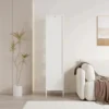 כוננית ויטרינה גבוהה בגוון לבן עם דלת זכוכית דגם 220, הדלת פתוחה, מוצג על רקע לבן
