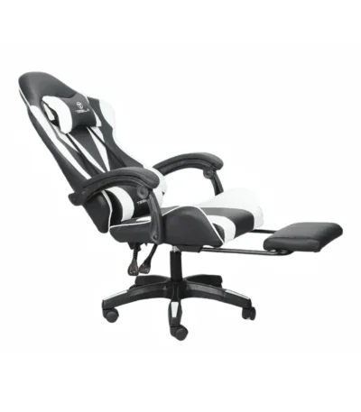 כיסא גיימינג Tesla דגם 7001 בצבע לבן ושחור עם המושב מוטה לאחור והדום הרגליים פתוח – מבט אלכסוני מהצד